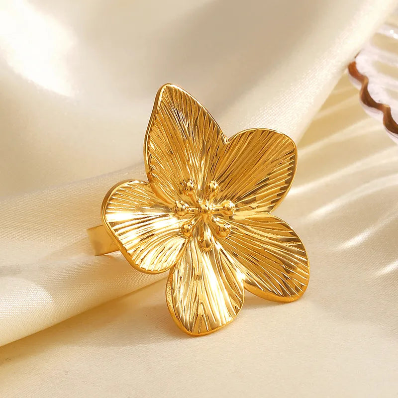 Simple Flower Ring - 62carat