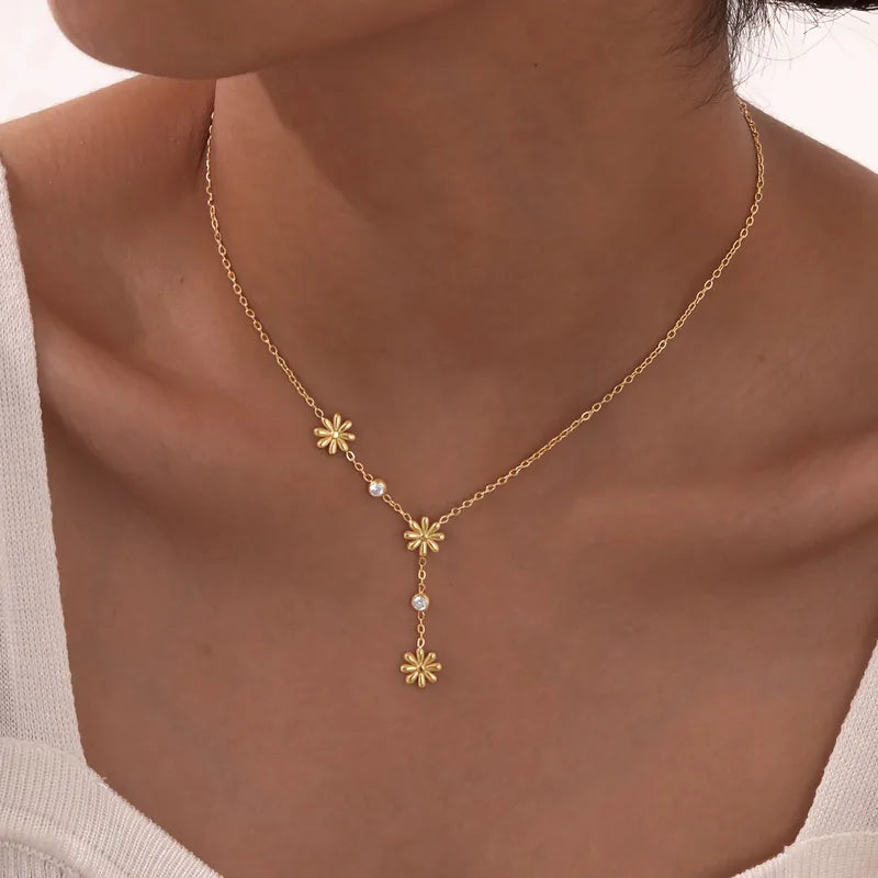 3 Flower Style Necklace 62carat