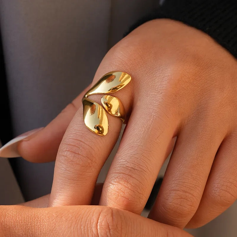 3 Style Leafe Ring 62carat