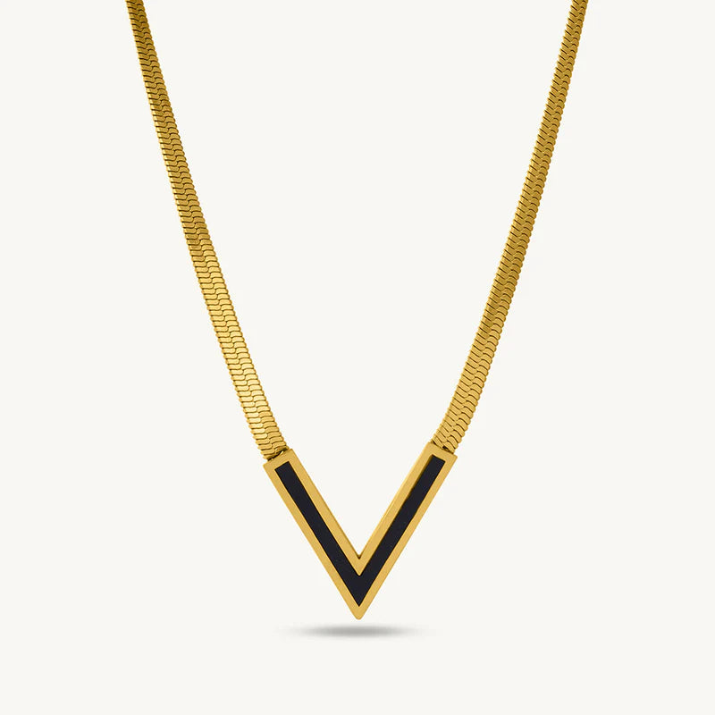 Black Stylish Vixen Necklace 62carat