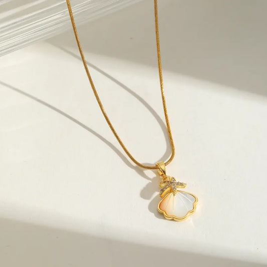Cute Artistic Conch Heart Shape Chain Pendant Necklace - 62carat