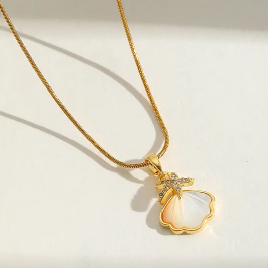 Cute Artistic Conch Heart Shape Chain Pendant Necklace - 62carat