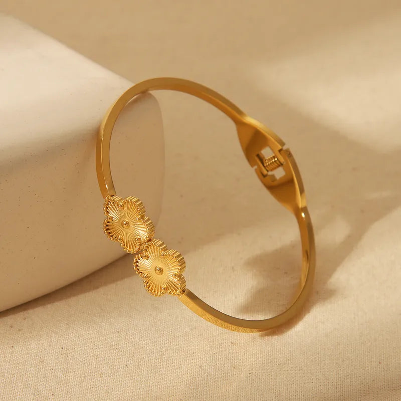 Dual Flower Bangle 62carat