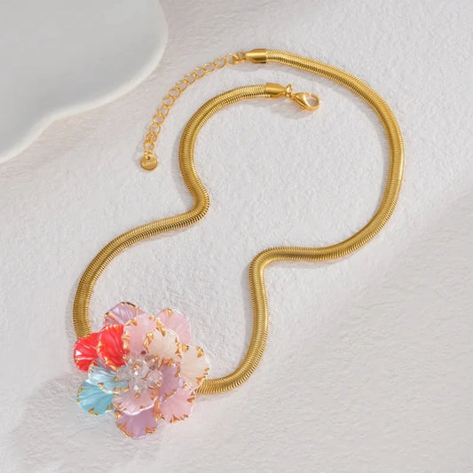 Elegant Lady Wedding Flower with Snake Chain Necklace - 62carat