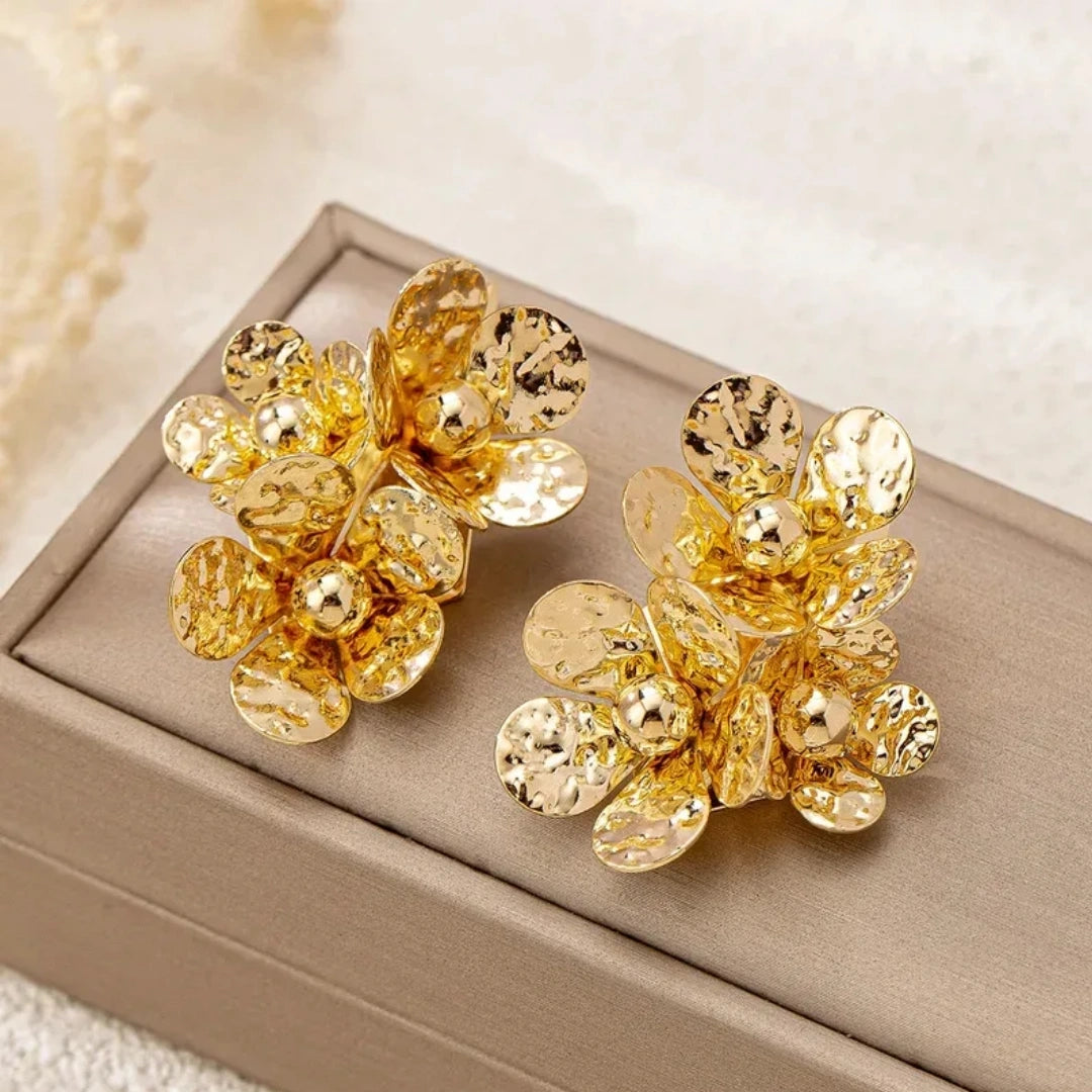 Flower Pleated Iron Ear Studs - 62carat