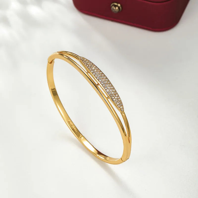 Geometric Design Women's Bangle 62carat