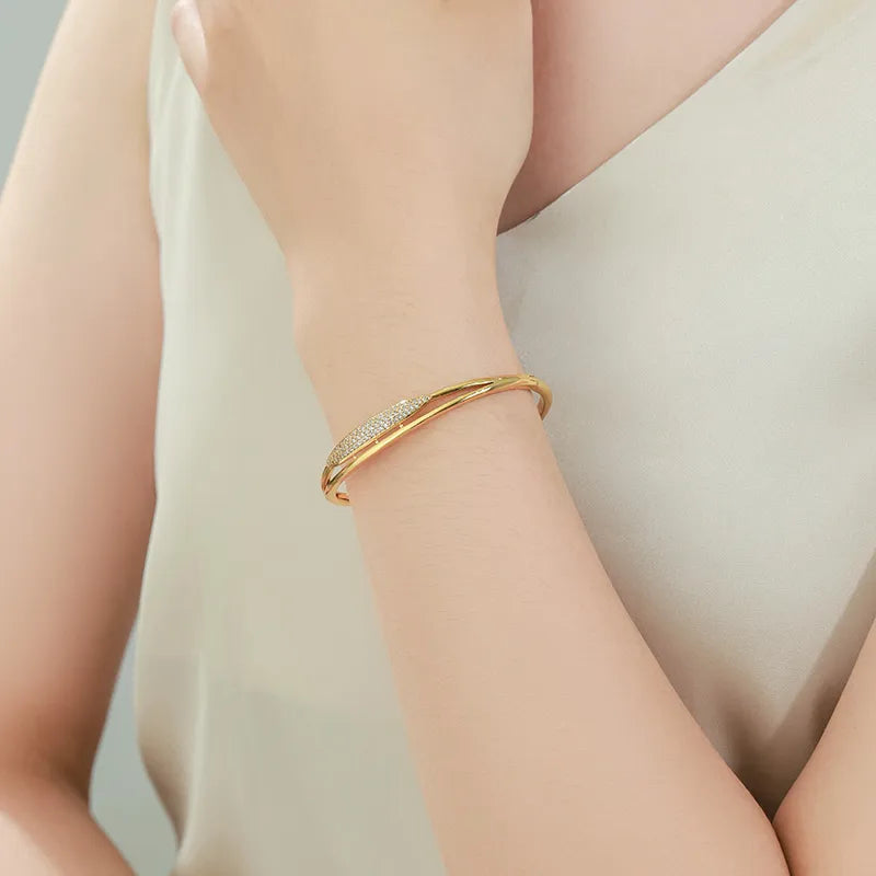 Geometric Design Women's Bangle 62carat