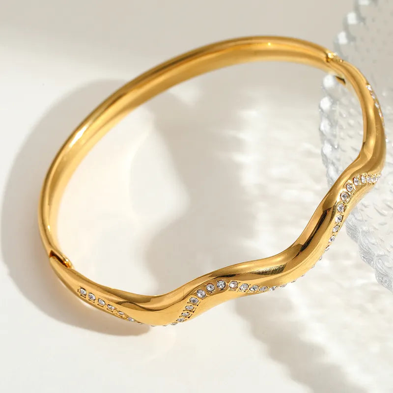 Glam Luxurious Waves Bangle 62carat