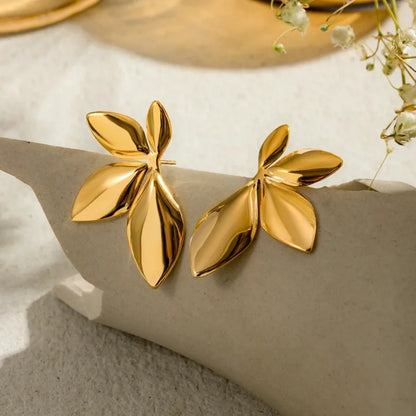 Leaf Pattern Earrings 62carat