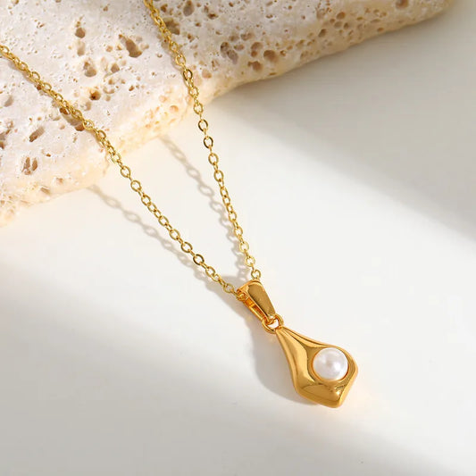 Single Pearl Pendant Chain 62carat