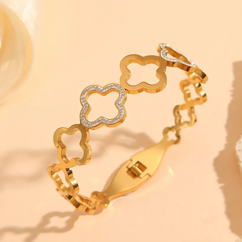 Small Flower Hollow Bracelet 62carat