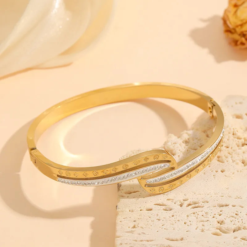 Small Flower Inlaid Diamond Bracelet 62carat