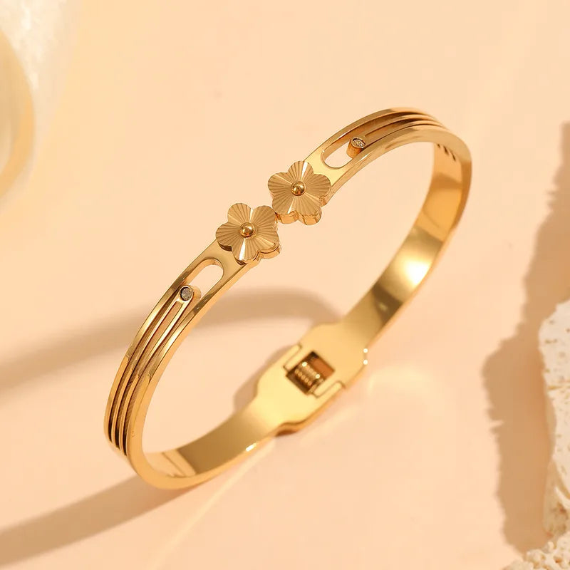 Two Small Flower Line Diamond Bracelet 62carat