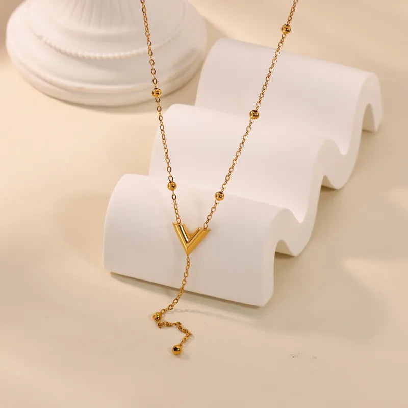 V Shape Party Wear Necklace 62carat