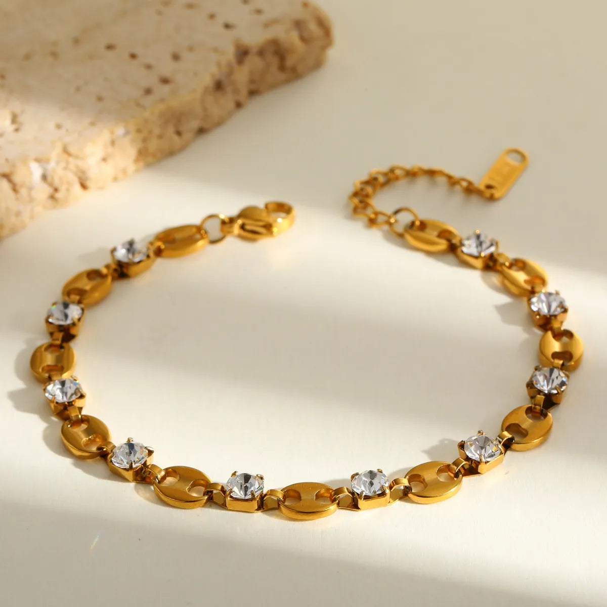 Vintage Artistic Style Hand Chain Bracelet 62carat