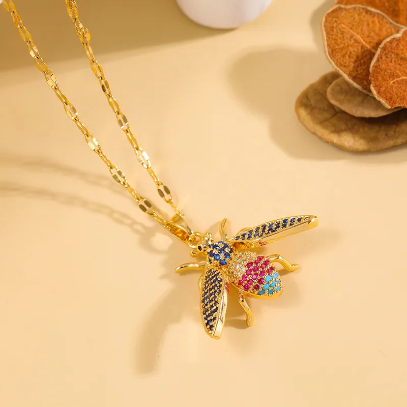 Honey Bee Pendant Necklace 62carat