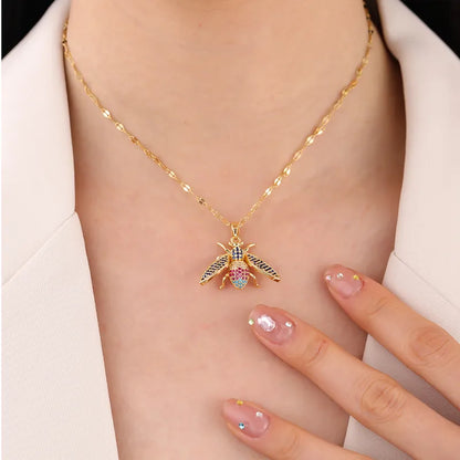 Honey Bee Pendant Necklace 62carat