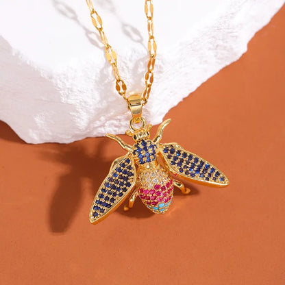 Honey Bee Pendant Necklace 62carat