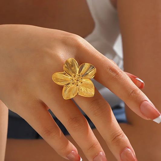 Simple Flower Ring - 62carat