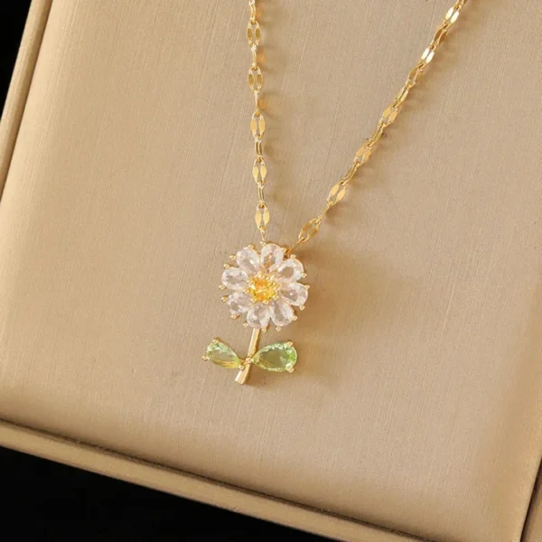 Flower Zircon Pendant Necklace